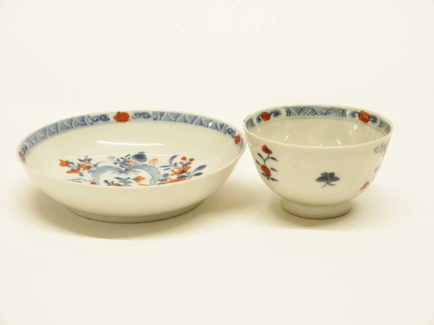 A group of three 18th Century Chinese export Chinese tea bowls and saucers including a Famille Verte - Image 6 of 11