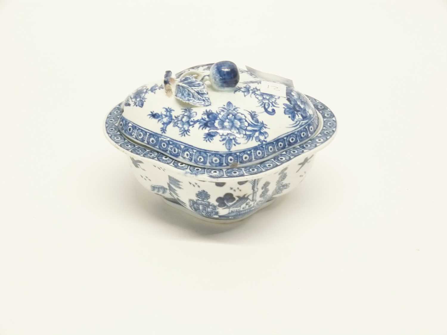 Bow porcelain tureen and cover of lobed shape decorated with the desireable residence pattern (a/f) - Image 4 of 4