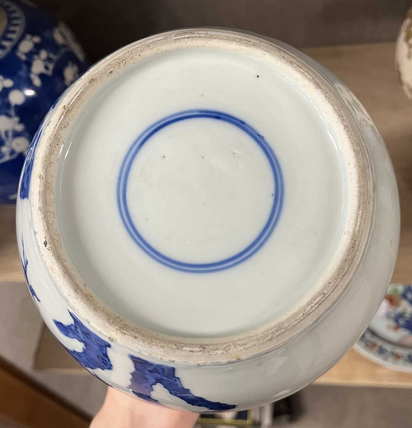 Qing Dynasty Chinese porcelain ginger jar (lacking cover), decorated in blue and white with birds on - Image 6 of 9