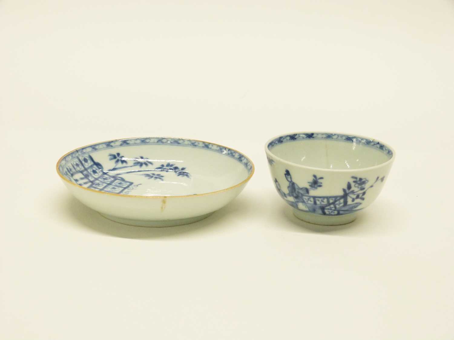 A group of three 18th Century Chinese export Chinese tea bowls and saucers including a Famille Verte - Image 2 of 11