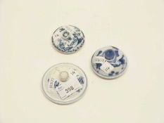 Two Lowestoft porcelain blue and white teapot lids together with a further Chinese example