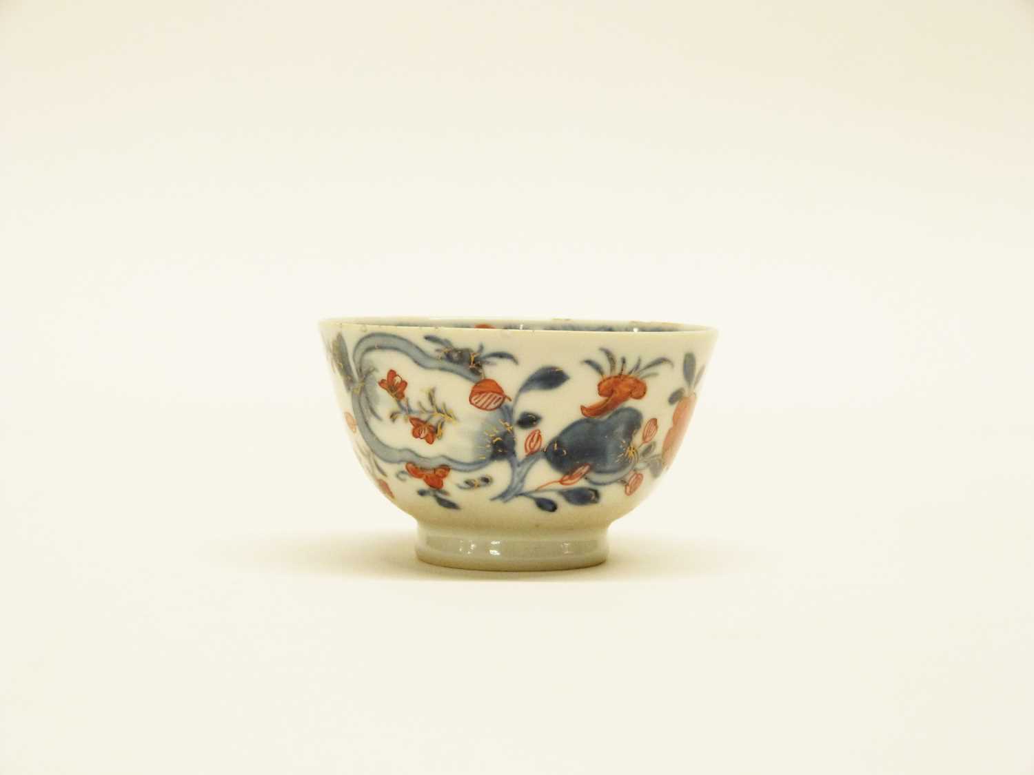 A group of three 18th Century Chinese export Chinese tea bowls and saucers including a Famille Verte - Image 8 of 11