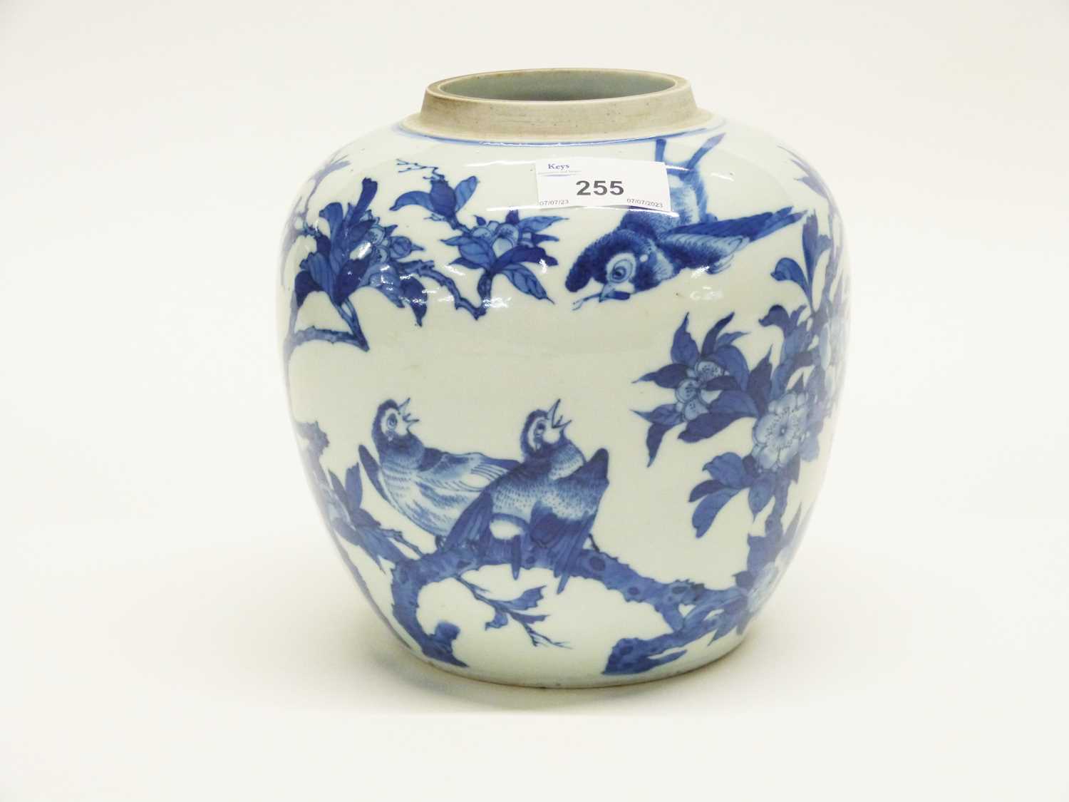 Qing Dynasty Chinese porcelain ginger jar (lacking cover), decorated in blue and white with birds on - Image 2 of 9