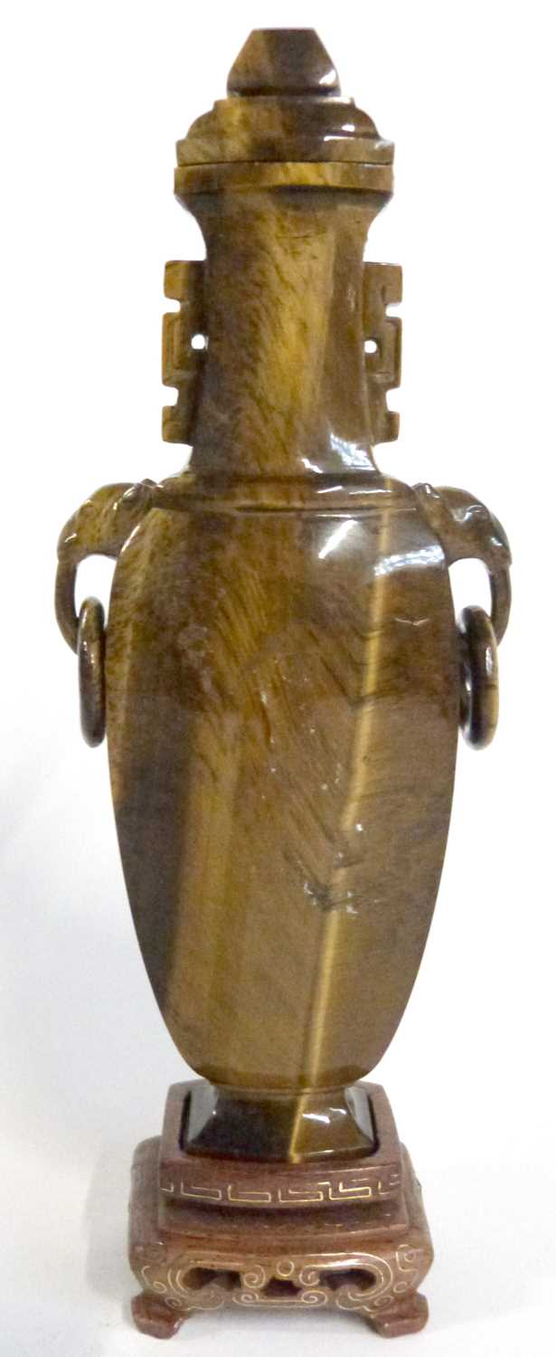 A Chinese lacquered tigers eye vase and stand, 14cm high - Image 7 of 10