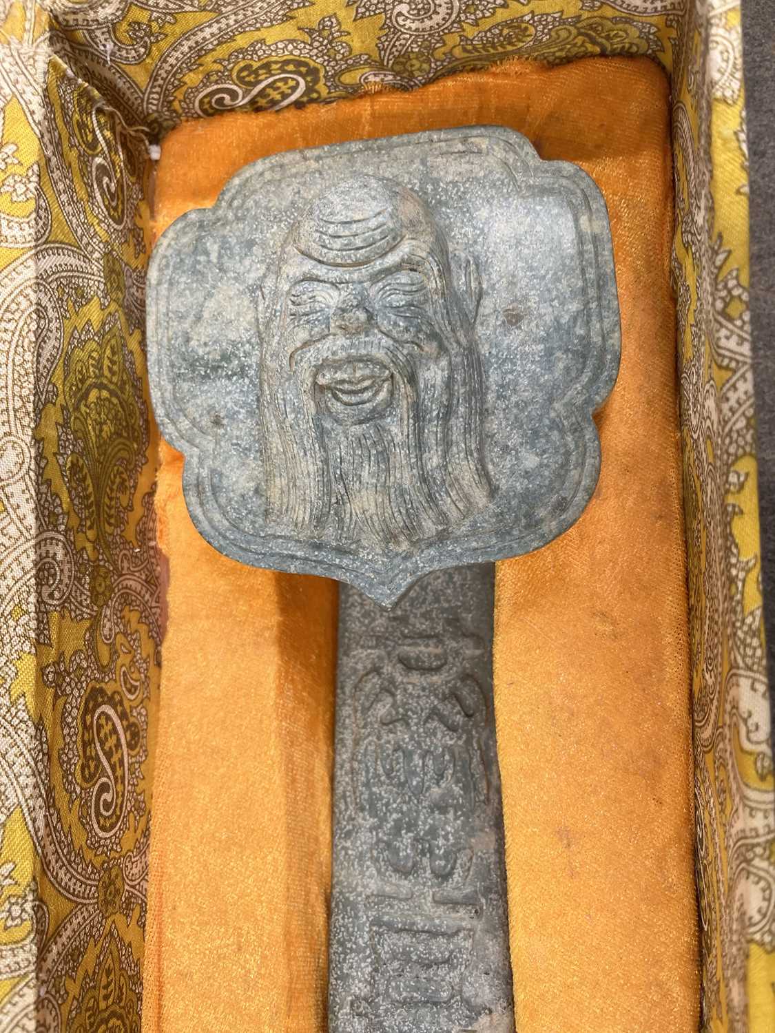 A massive Chinese soap stone ruyi sceptre in its original fitted box (20th Century) - Image 2 of 10