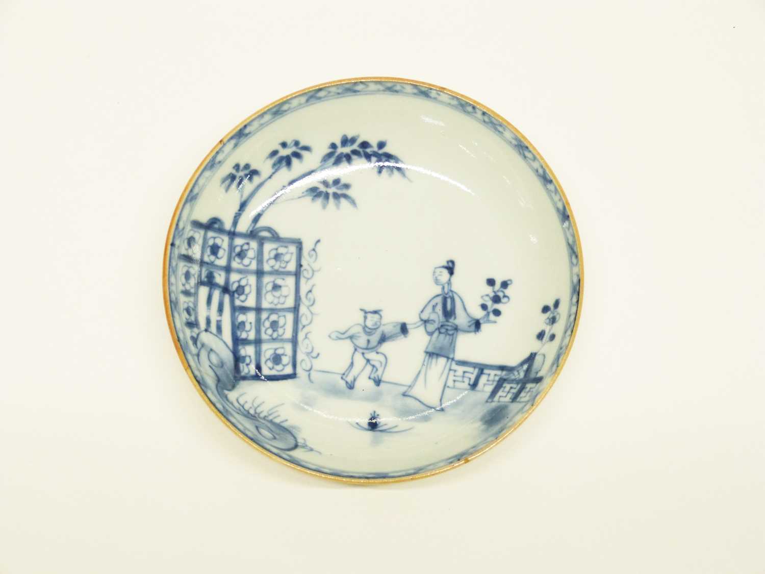 A group of three 18th Century Chinese export Chinese tea bowls and saucers including a Famille Verte - Image 5 of 11