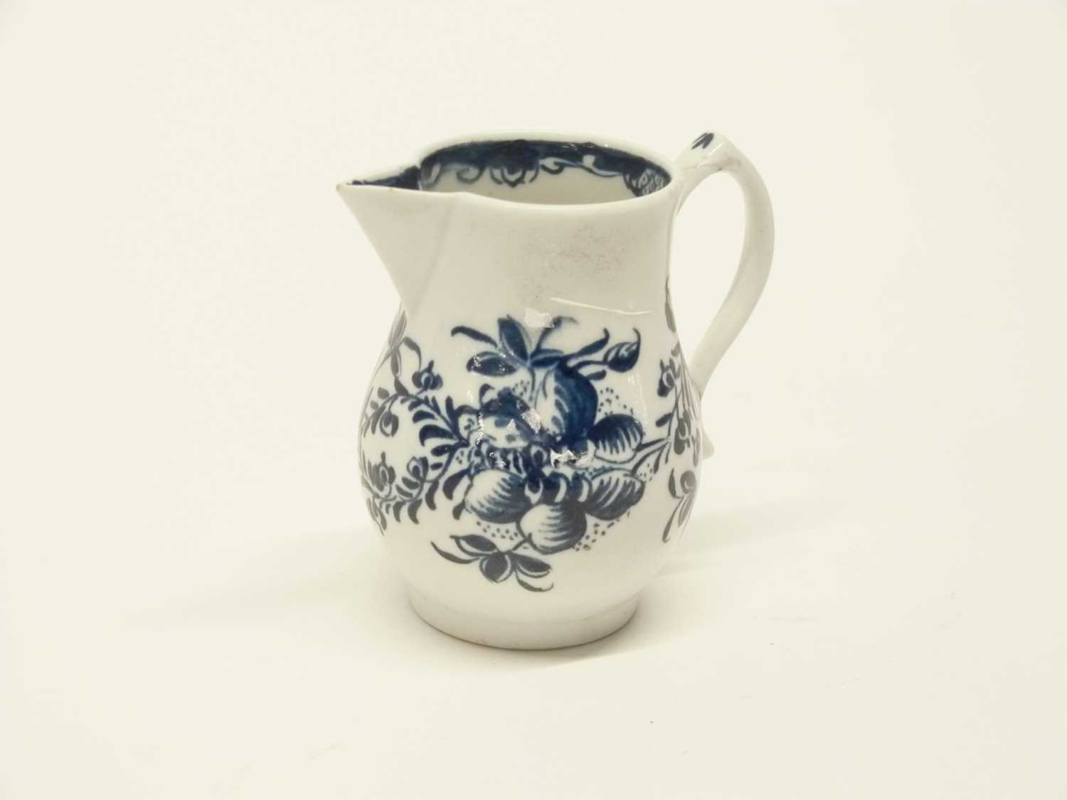A Lowestoft porcelain blue and white sparrow beak jug decorated in a Worcester Mansfield pattern - Image 2 of 2