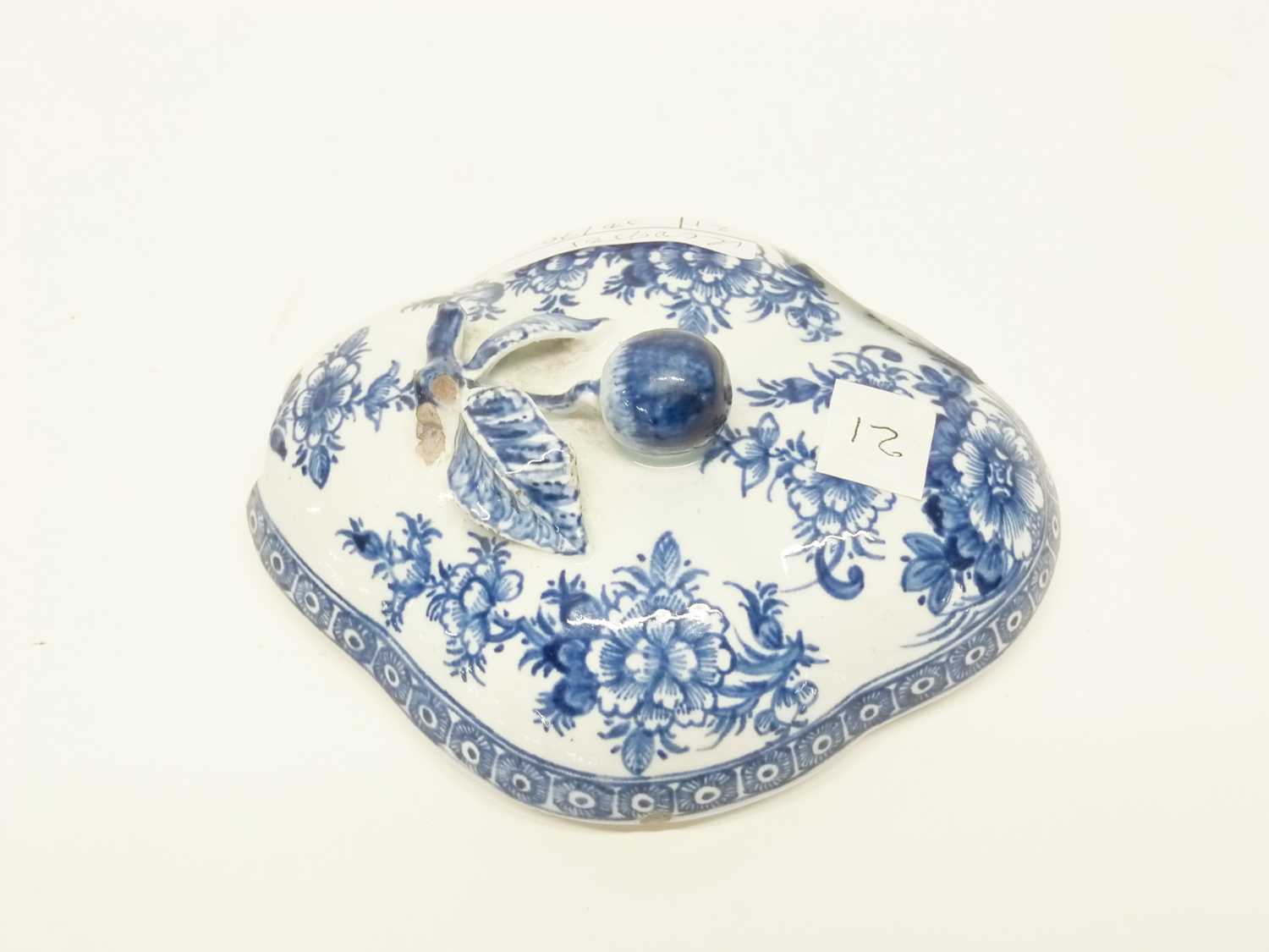 Bow porcelain tureen and cover of lobed shape decorated with the desireable residence pattern (a/f) - Image 2 of 4