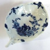 An 18th Century Worcester pickle dish with bird on a rock design