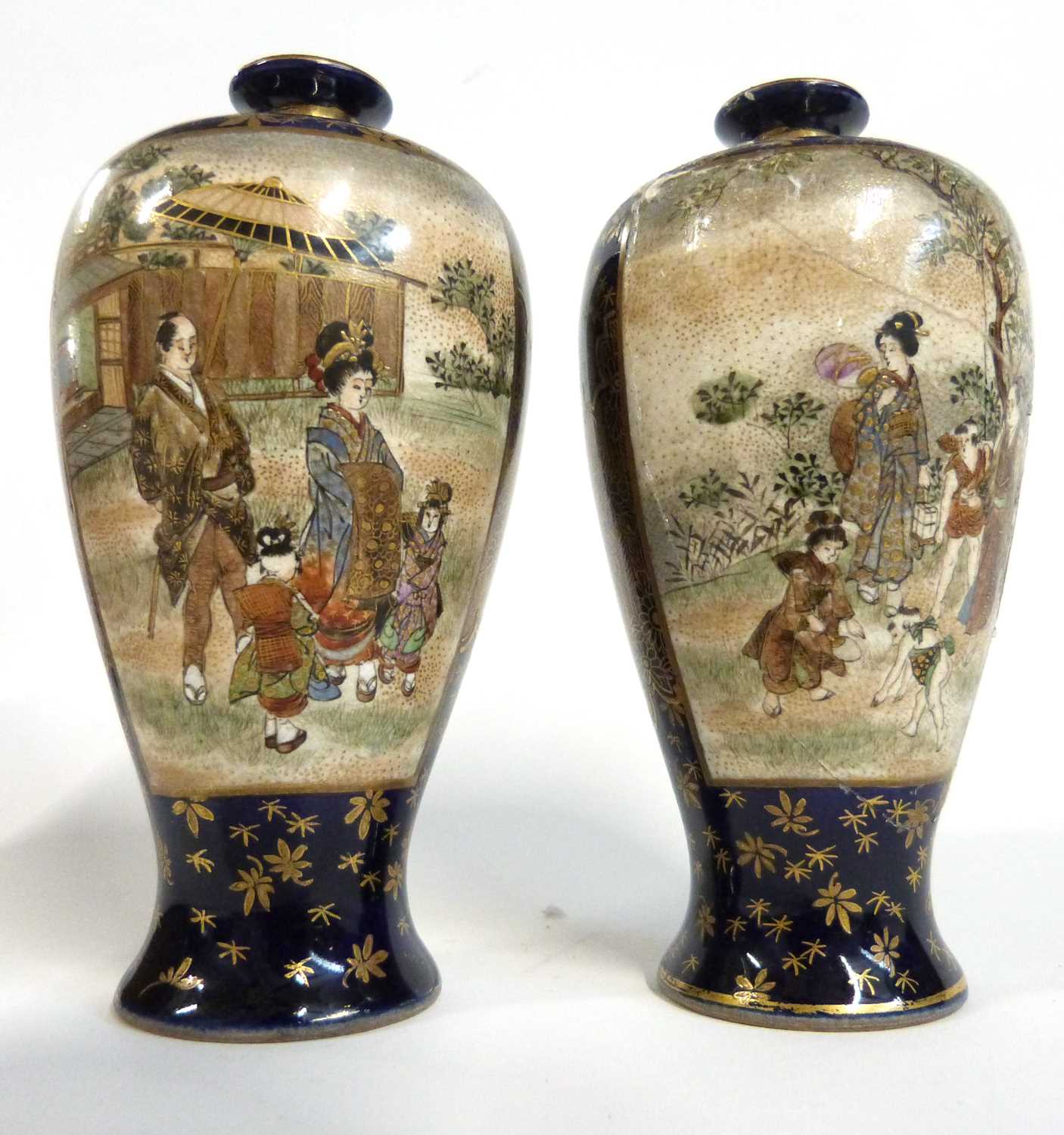 Wooden box containing two Japanese porcelain Satsuma ware vases with panels decorated in gilt in - Image 3 of 9