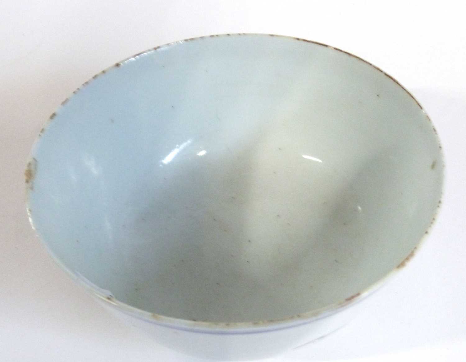 Chinese porcelain bowl decorated with blue and white decoration of Chinese figures (shallow chip - Image 5 of 6