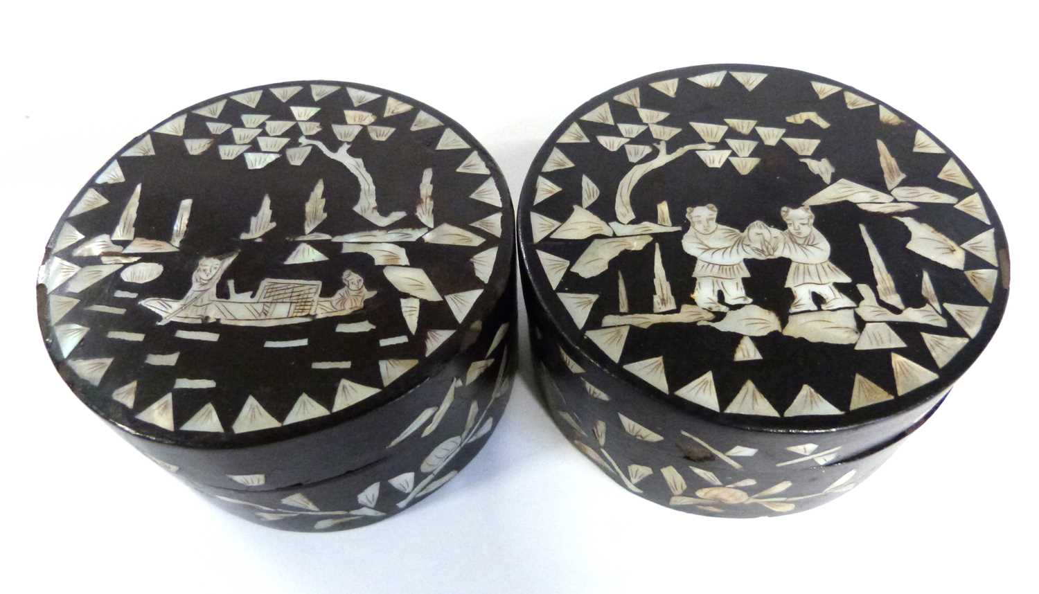 Two Chinese circular wooden boxes with inlaid mother of pearl decoration, 10cm diameter
