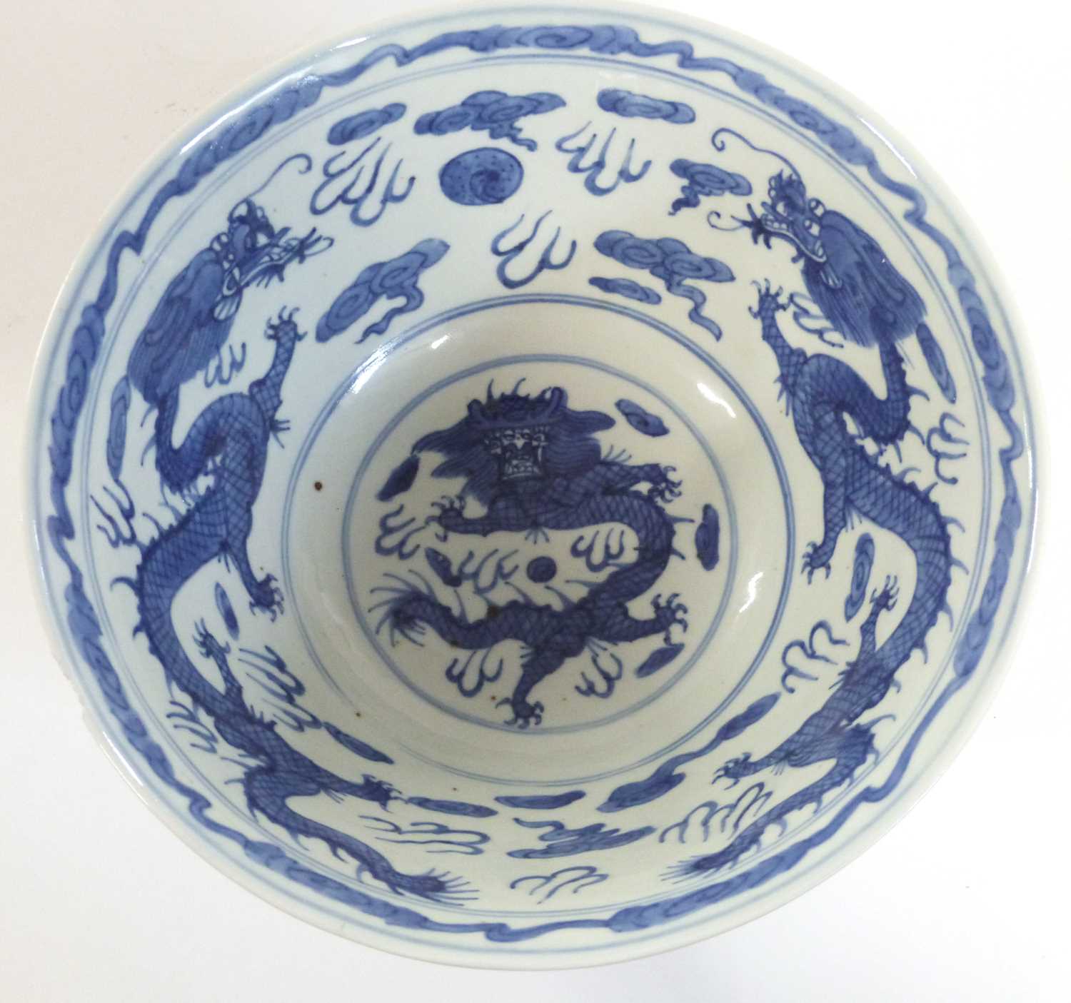 A Chinese porcelain bowl with everted rim, blue and white decorations of dragons chasing the flaming - Image 4 of 6