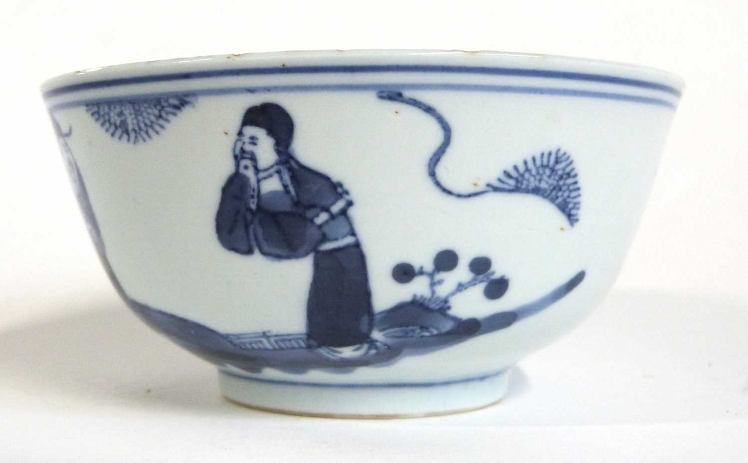 Chinese porcelain bowl decorated with blue and white decoration of Chinese figures (shallow chip - Image 4 of 6