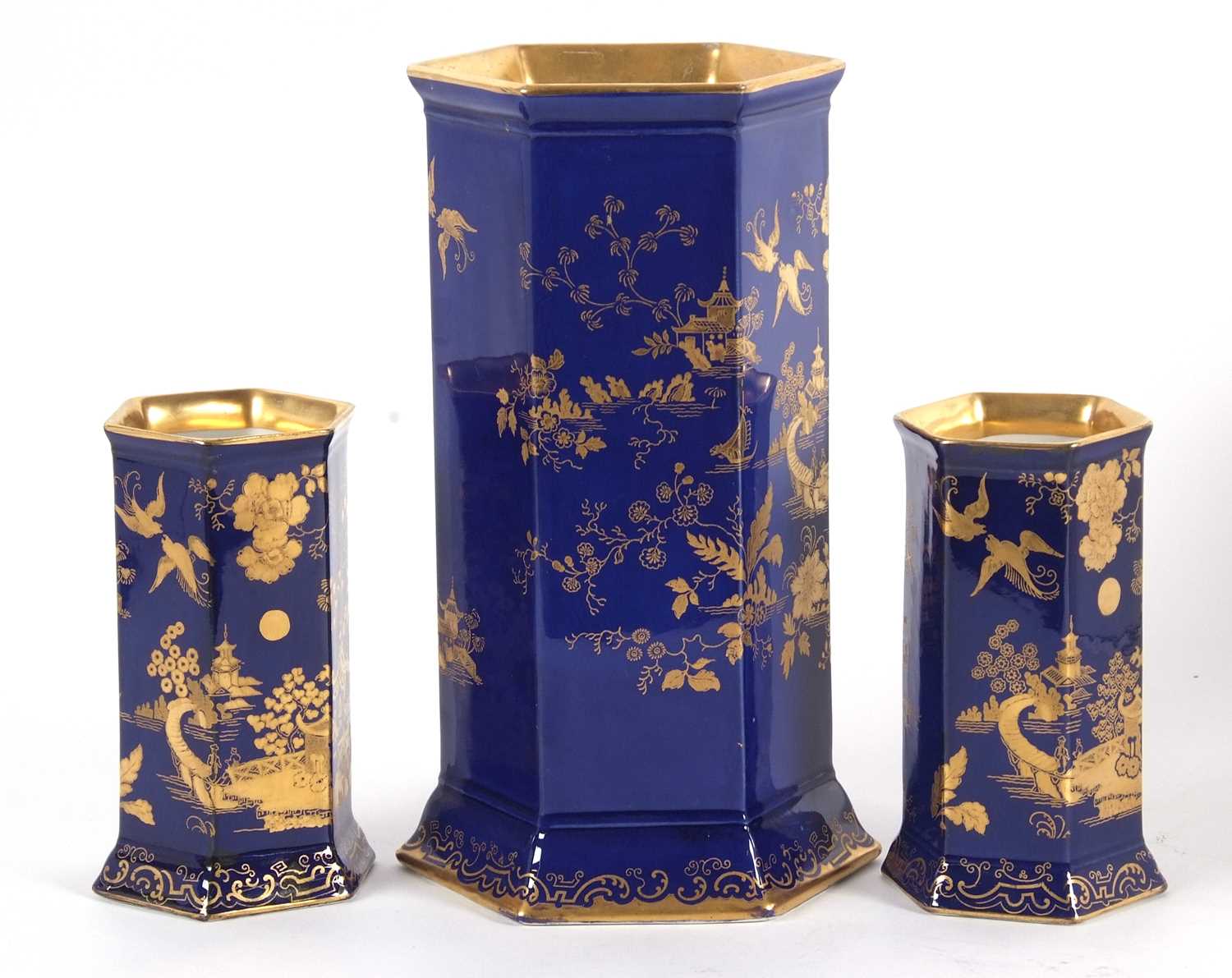A garniture of Cauldon early 20th Century vases of faceted shape with gilt chinoiserie design - Image 4 of 7