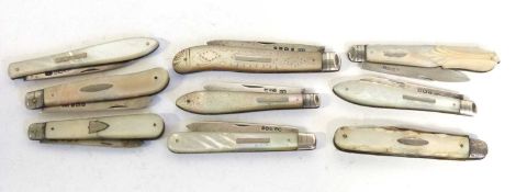 A quantity of mother of pearl pocket knives or fruit knives, all with marked silver blades (9)