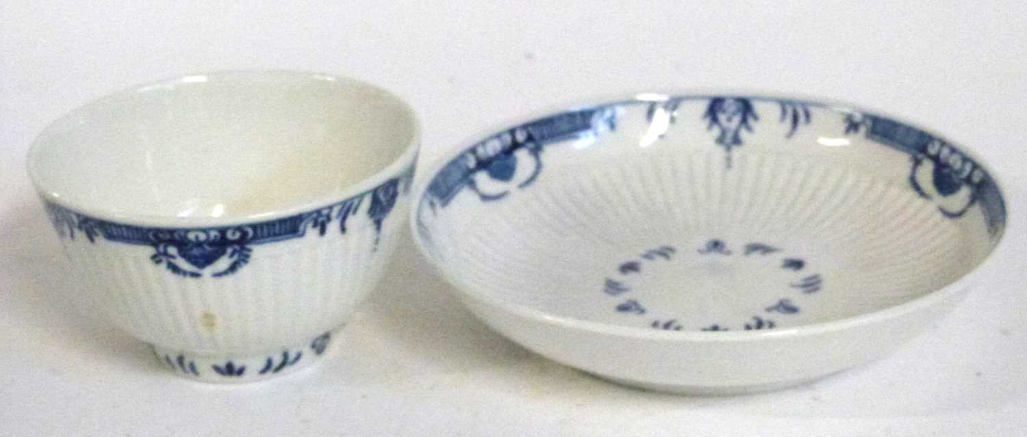 A Worcester tea bowl and saucer with a reeded shape, blue and white design - Image 2 of 4