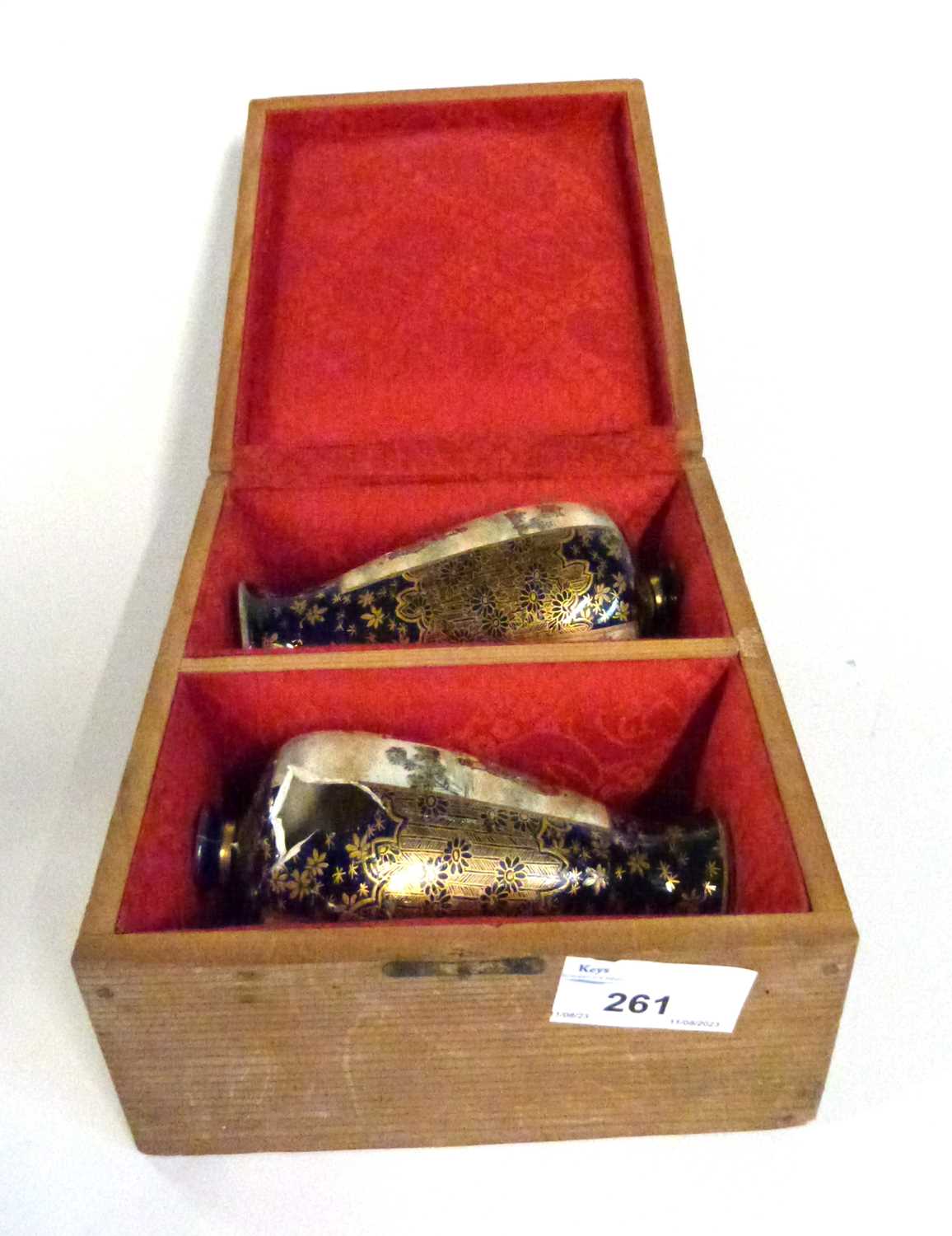 Wooden box containing two Japanese porcelain Satsuma ware vases with panels decorated in gilt in - Image 8 of 9