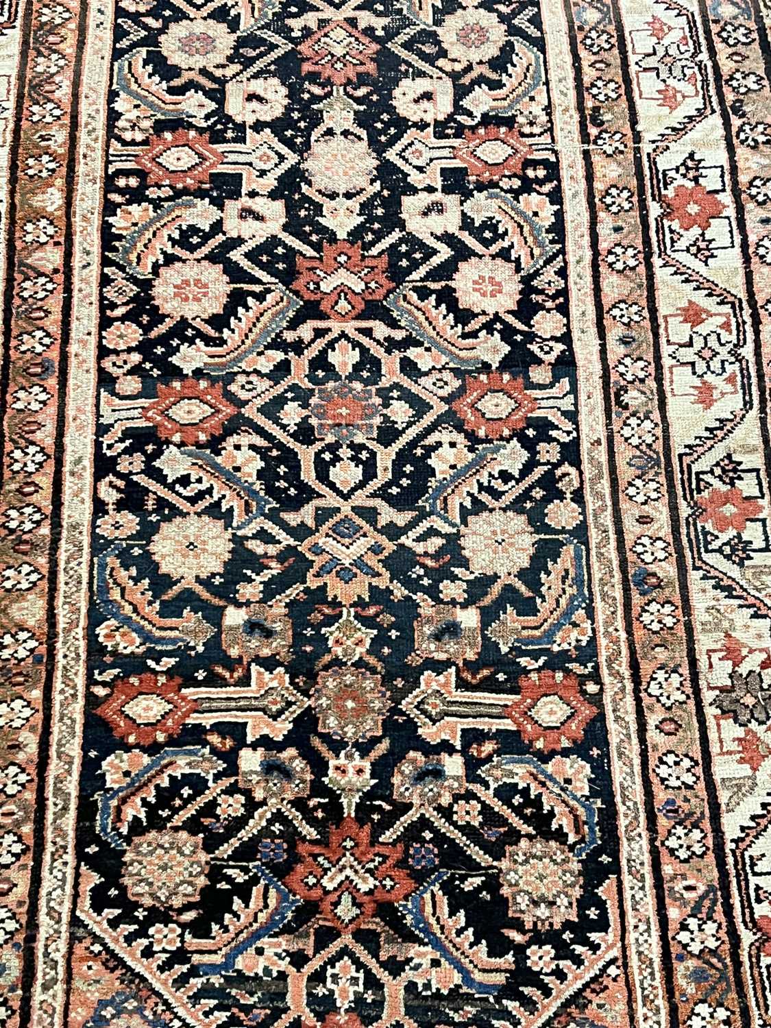 Persian wool runner carpet with central leaf design 108 x 375cm - Image 3 of 4