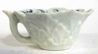 Worcester porcelain butter boat (small chip to rim)