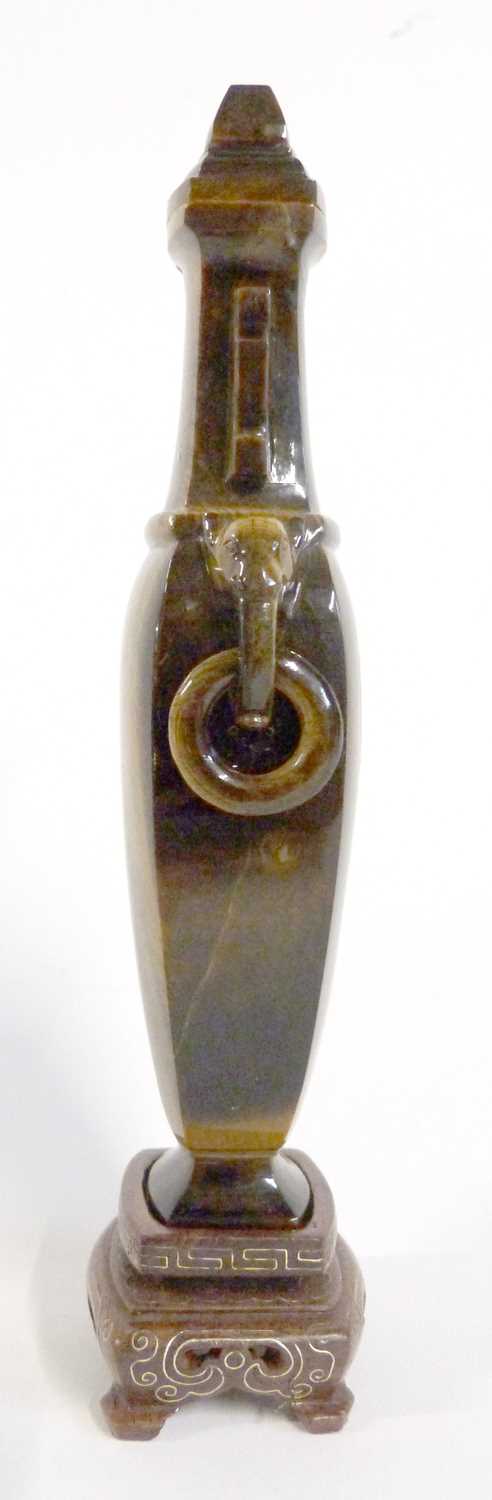 A Chinese lacquered tigers eye vase and stand, 14cm high - Image 2 of 6