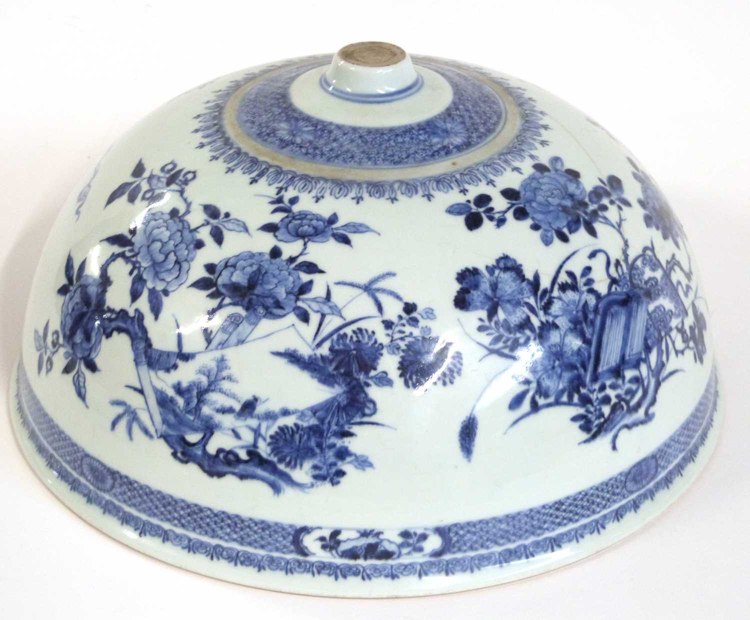 An interesting 18th Century Chinese porcelain export bowl or cover decorated with a floral design - Image 2 of 8