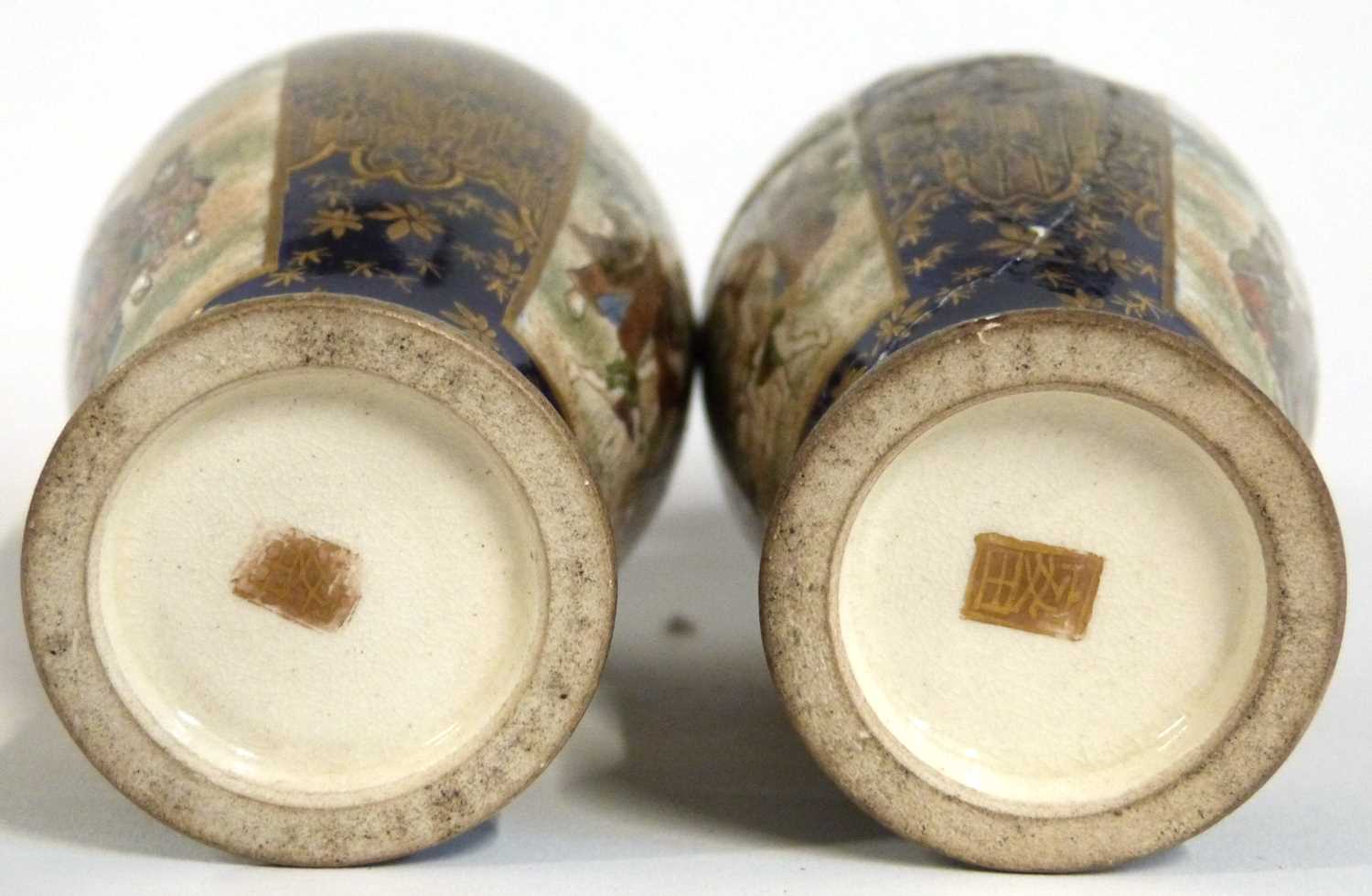 Wooden box containing two Japanese porcelain Satsuma ware vases with panels decorated in gilt in - Image 7 of 9