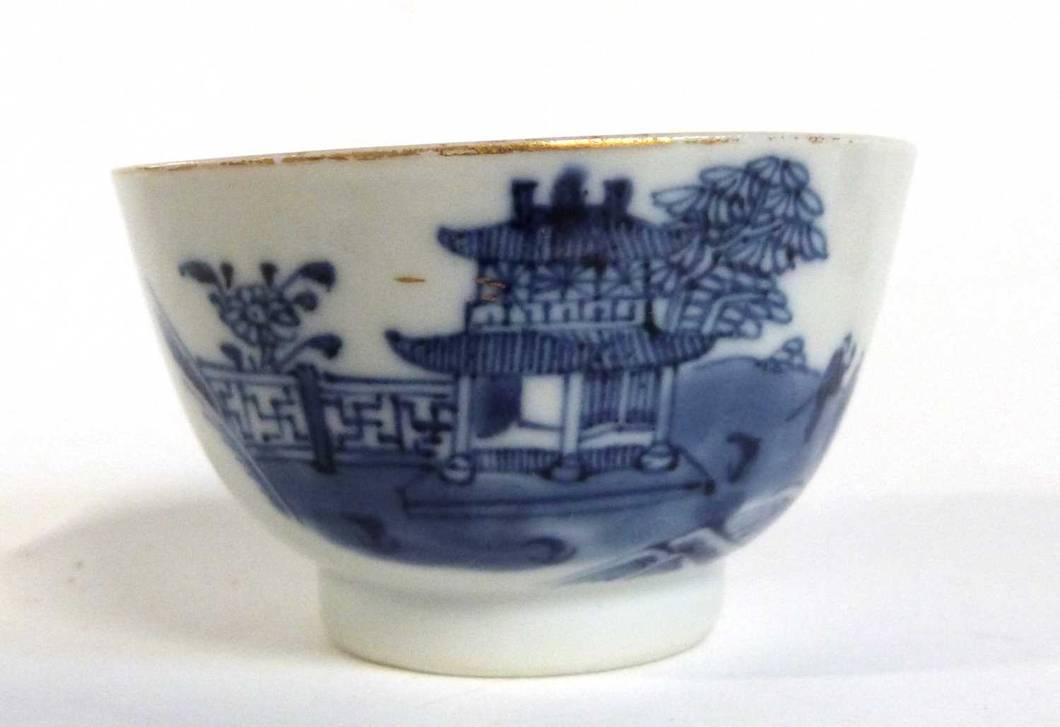 A group of 18th/19th Century Chinese tea wares including a tea bowl and saucer, small dish, two - Image 7 of 17