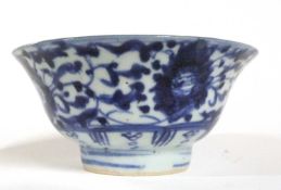 A Chinese porcelain blue and white bowl with everted rim, 19th Century, 14cm diameter