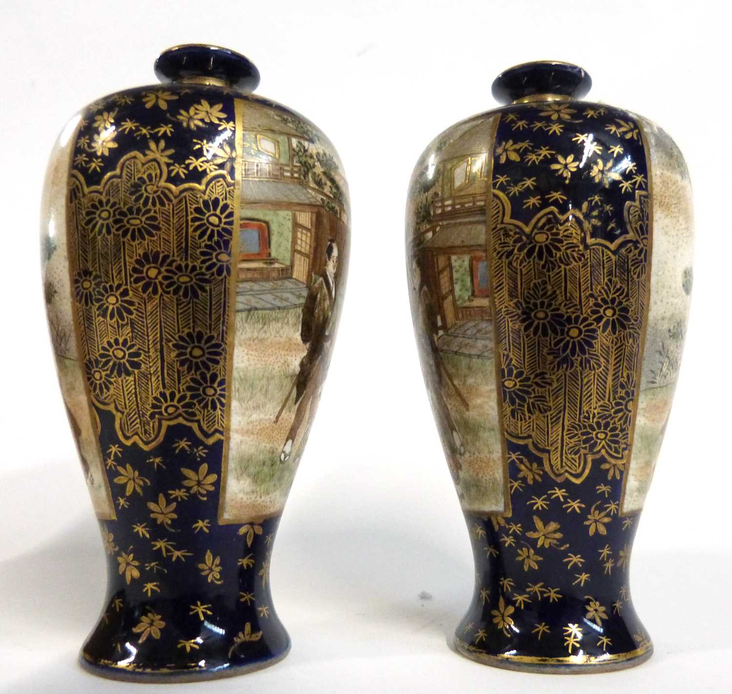 Wooden box containing two Japanese porcelain Satsuma ware vases with panels decorated in gilt in - Image 2 of 9