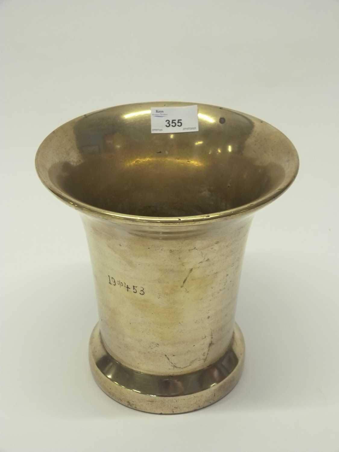 Large heavy brass mortar and pestle - Image 3 of 4