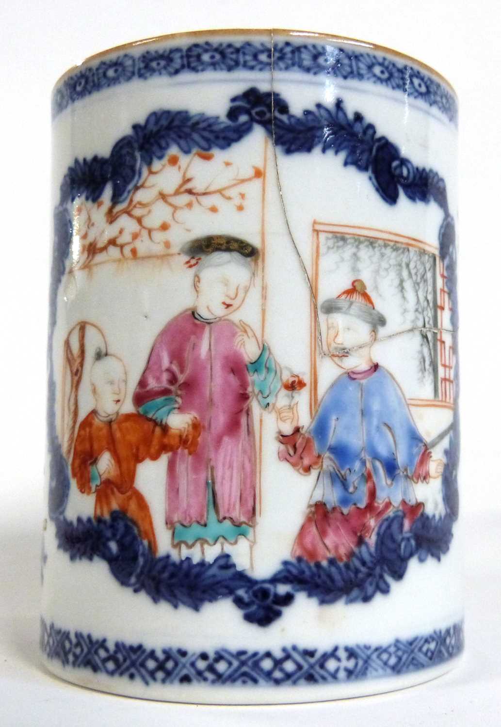 A late 18th Century Chinese export mug with polychrome decoration of Chinese figures within blue