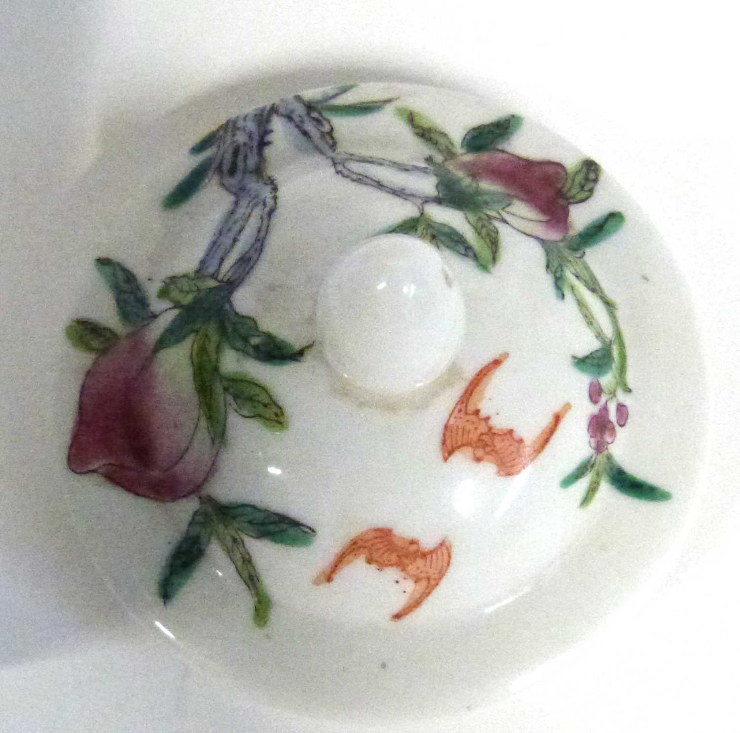 A Chinese porcelain small jar and cover with polychrome decoration of peaches and bats, 14cm high - Image 5 of 7