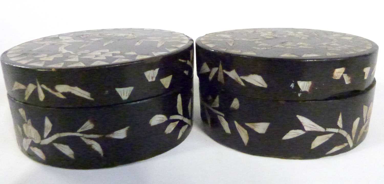 Two Chinese circular wooden boxes with inlaid mother of pearl decoration, 10cm diameter - Image 4 of 6