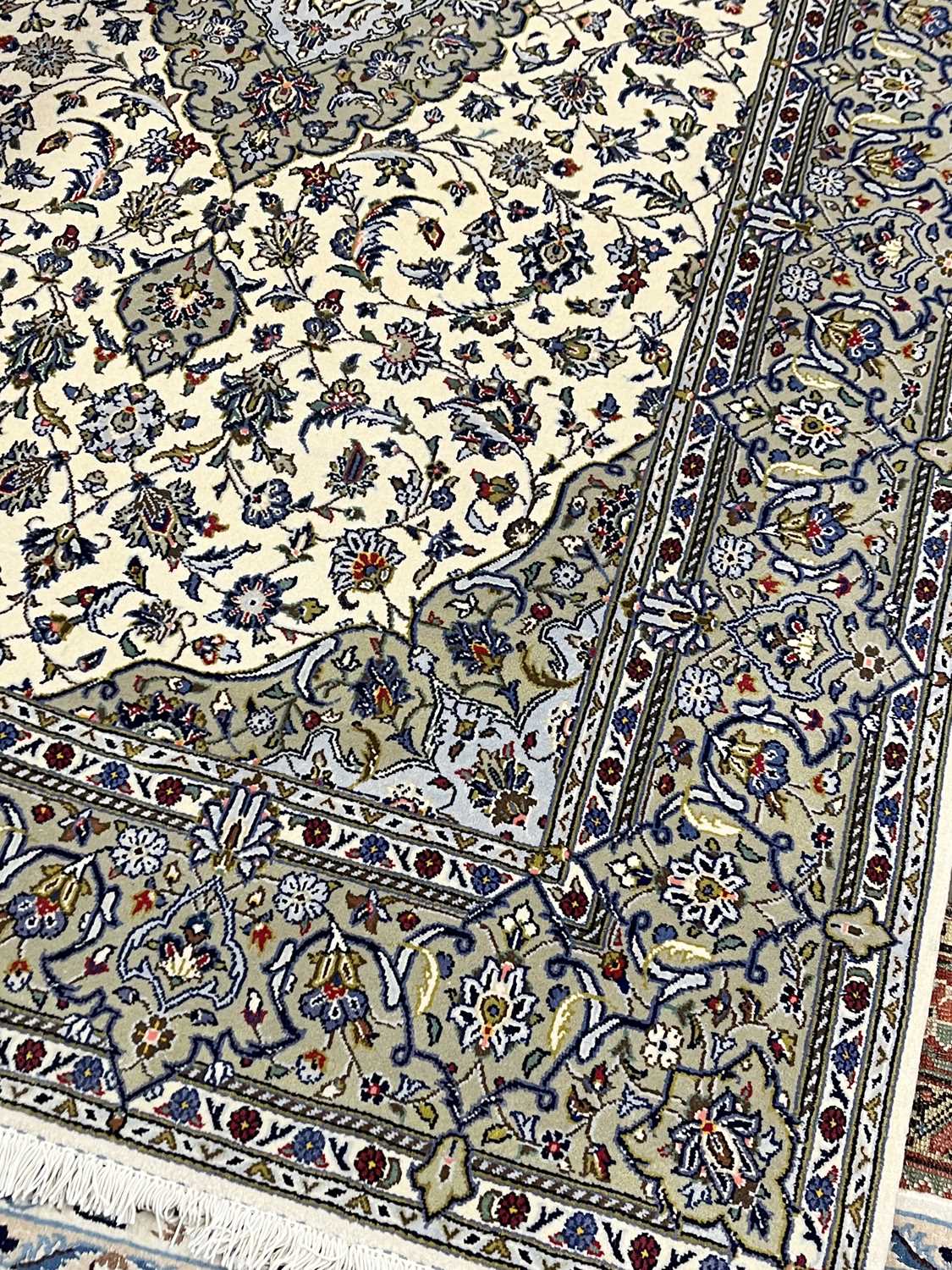 A floral decorated Iranian silk mix floral carpet 140 x 240cm - Image 3 of 4