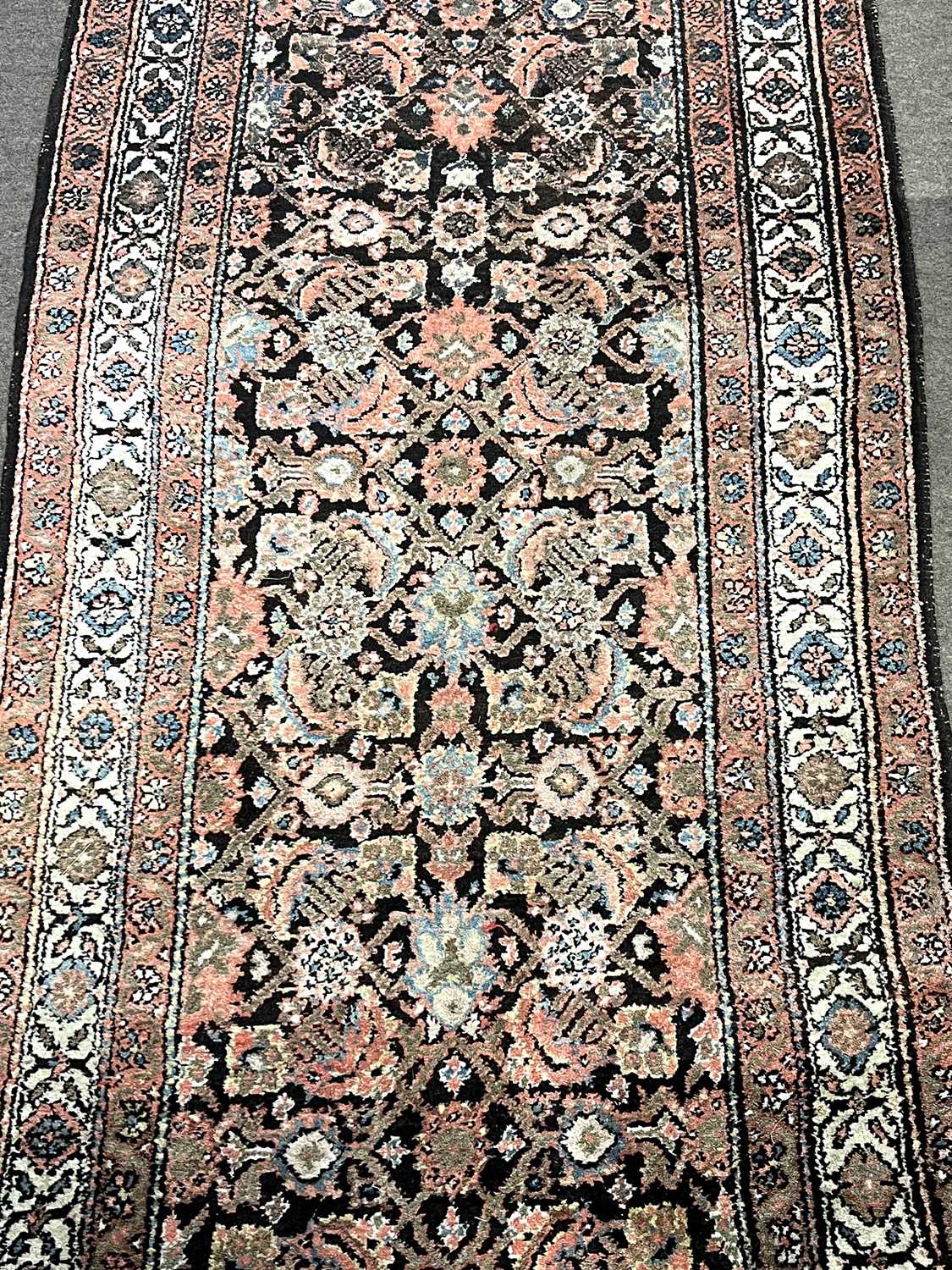 Persian runner carpet with floral pattern 395cm x 98 cm - Image 2 of 4