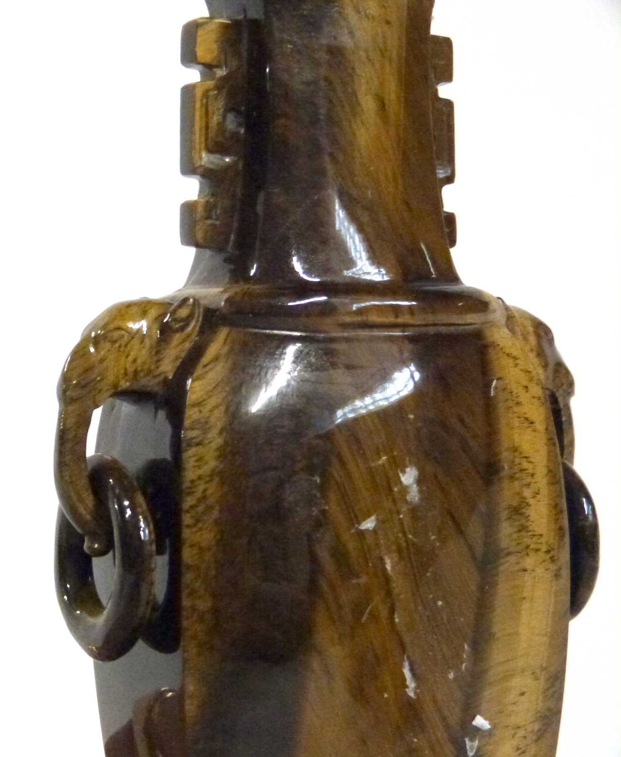 A Chinese lacquered tigers eye vase and stand, 14cm high - Image 5 of 6