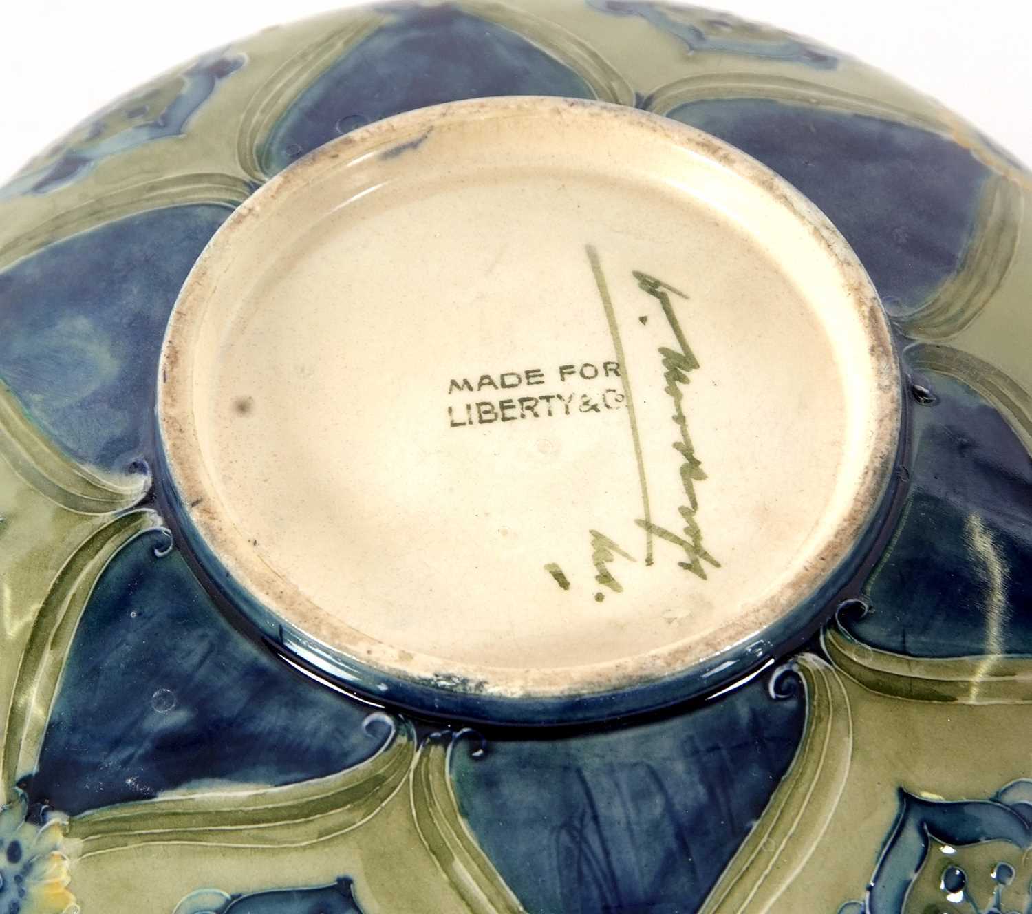 A Moorcroft Florian ware bowl made for Liberty with a Art Nouveau stylised floral design in green - Image 9 of 11