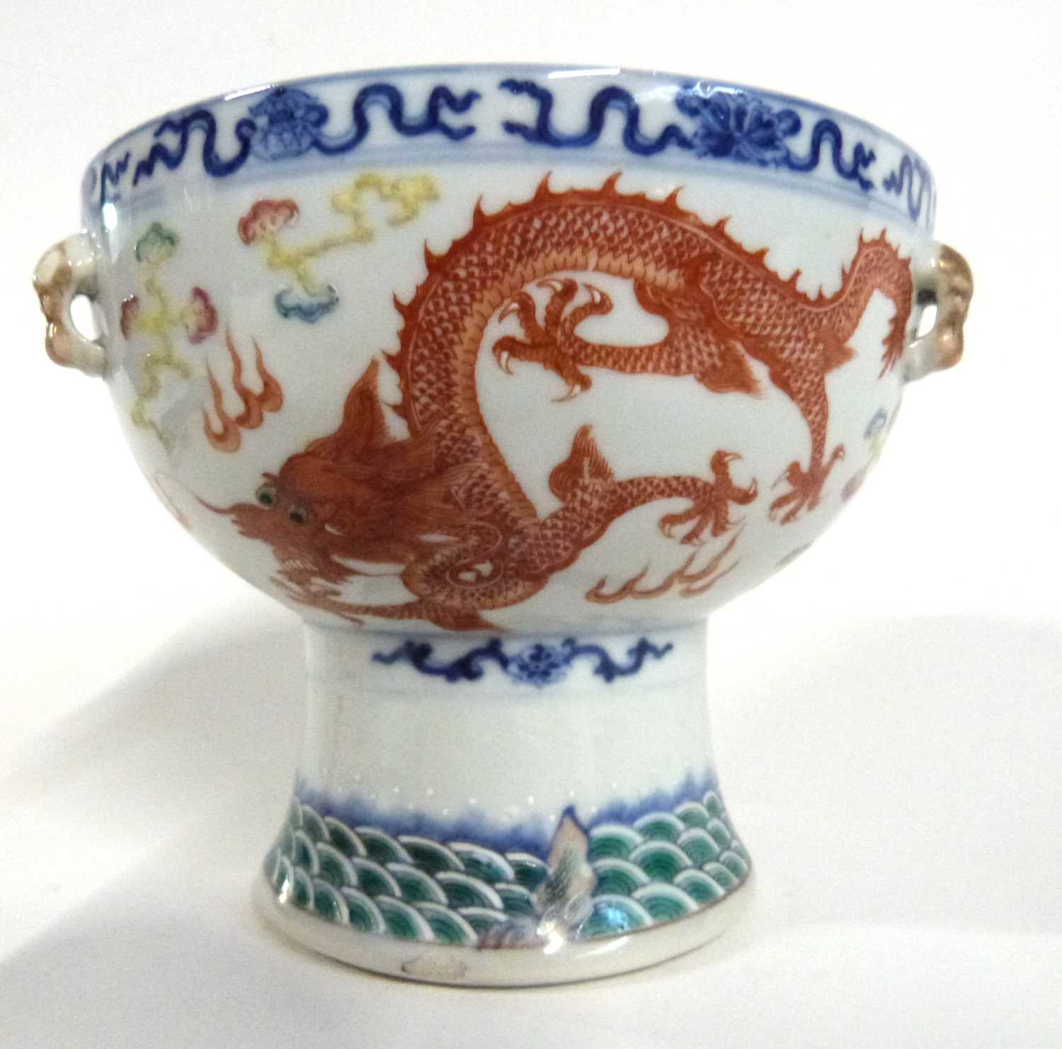 Chinese porcelain stem vase with decoration in iron red of a dragon chasing the flaming pearl - Image 5 of 7