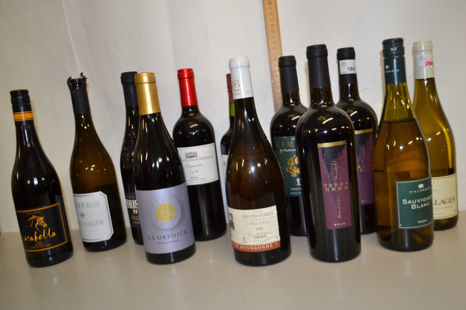 Eleven assorted bottles of wine and one bottle of Porto Para Arligos port (12) - Image 3 of 3