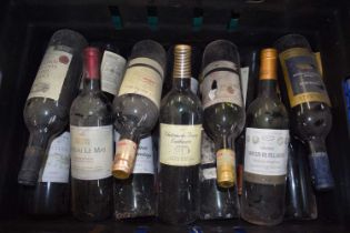 Fourteen bottles of assorted bordeaux and other wines, (14)