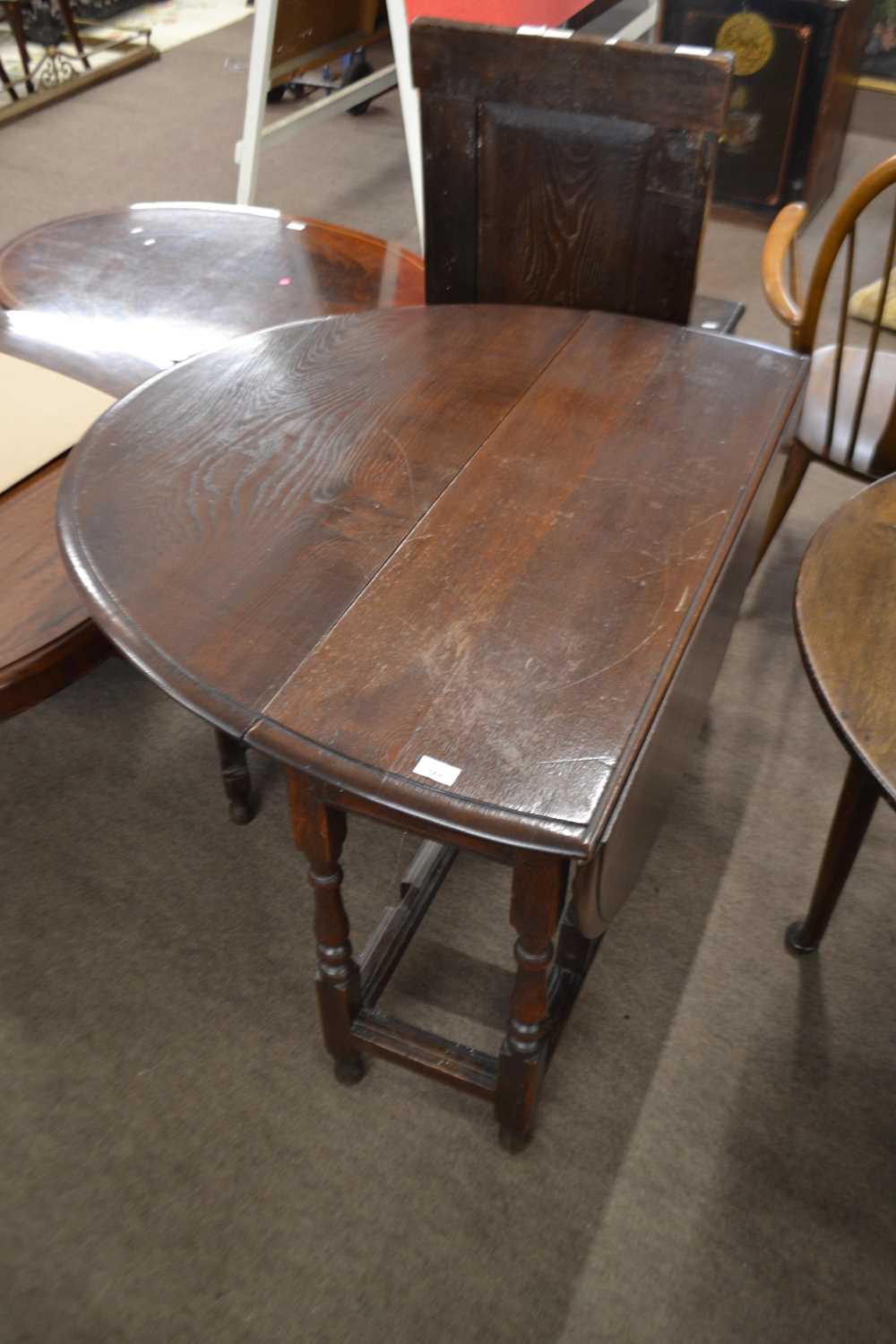 18th Century oak gate leg table raised on turned legs with an oval drop leaf top, 104cm wide - Image 3 of 4