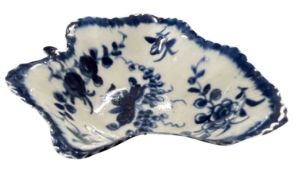 A Worcester pickle dish with floral design