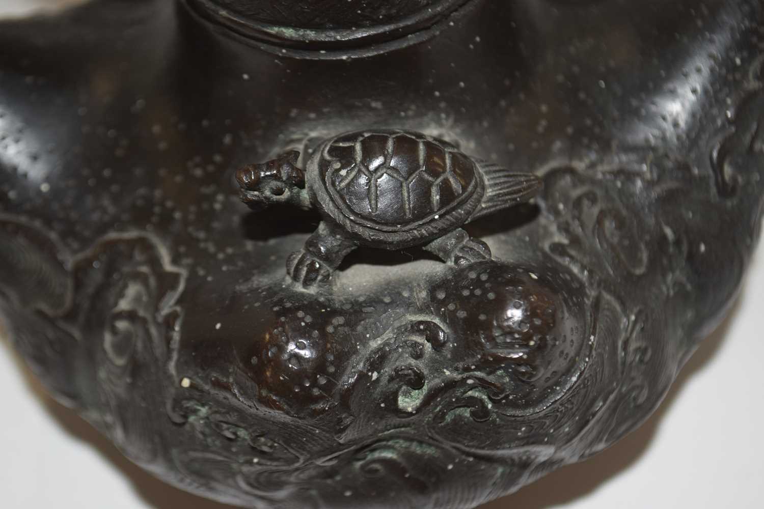 Japanese bronze vase - Image 4 of 9