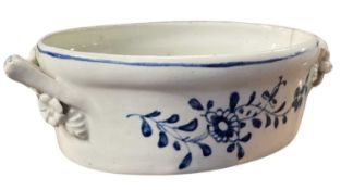 A Lowestoft porcelain butter tub, circa 1770, painted with trailing flowers, 15cm long