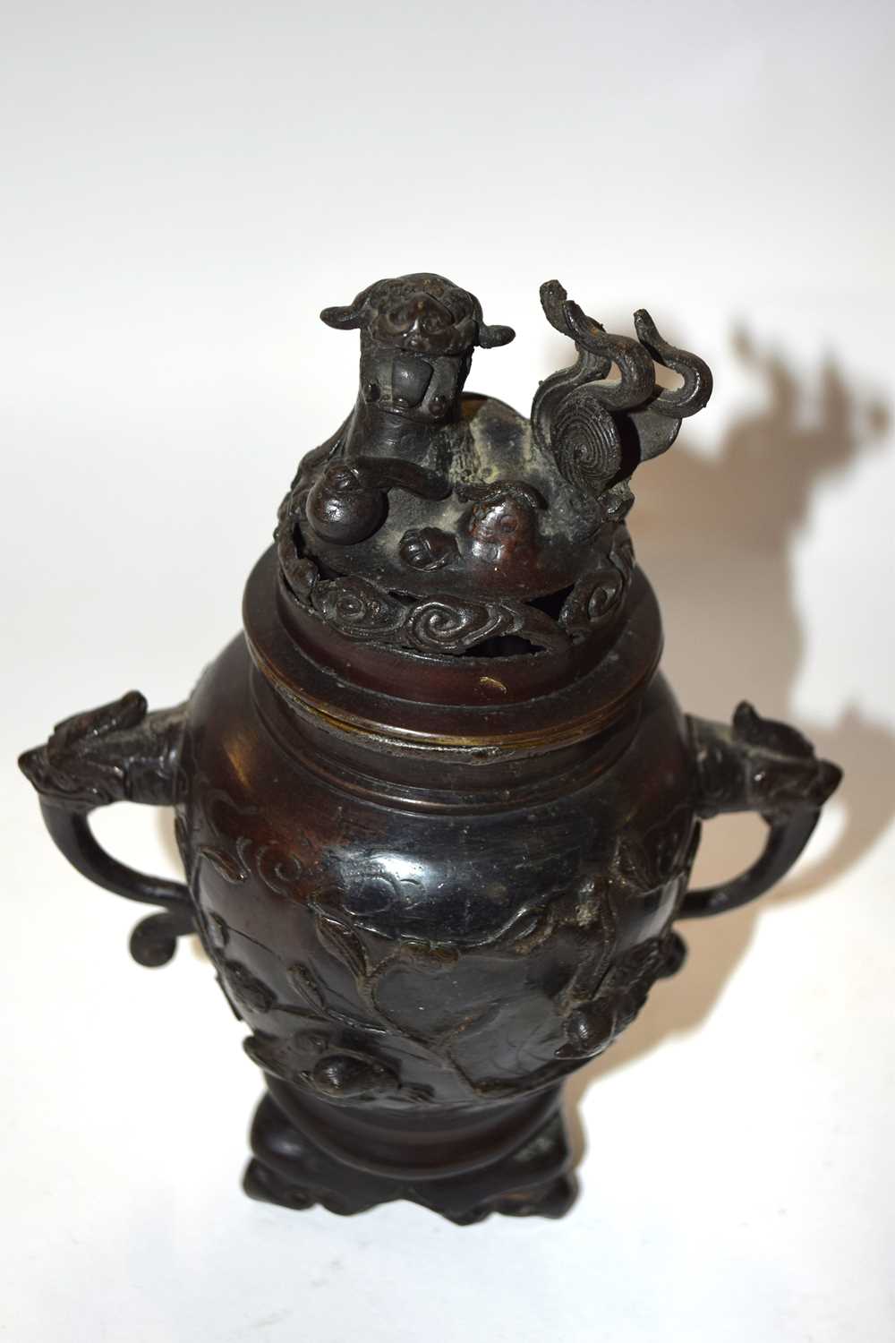 A pair of Chinese or Japanese bronze censers, both with dragon finials, 23cm high - Image 5 of 6
