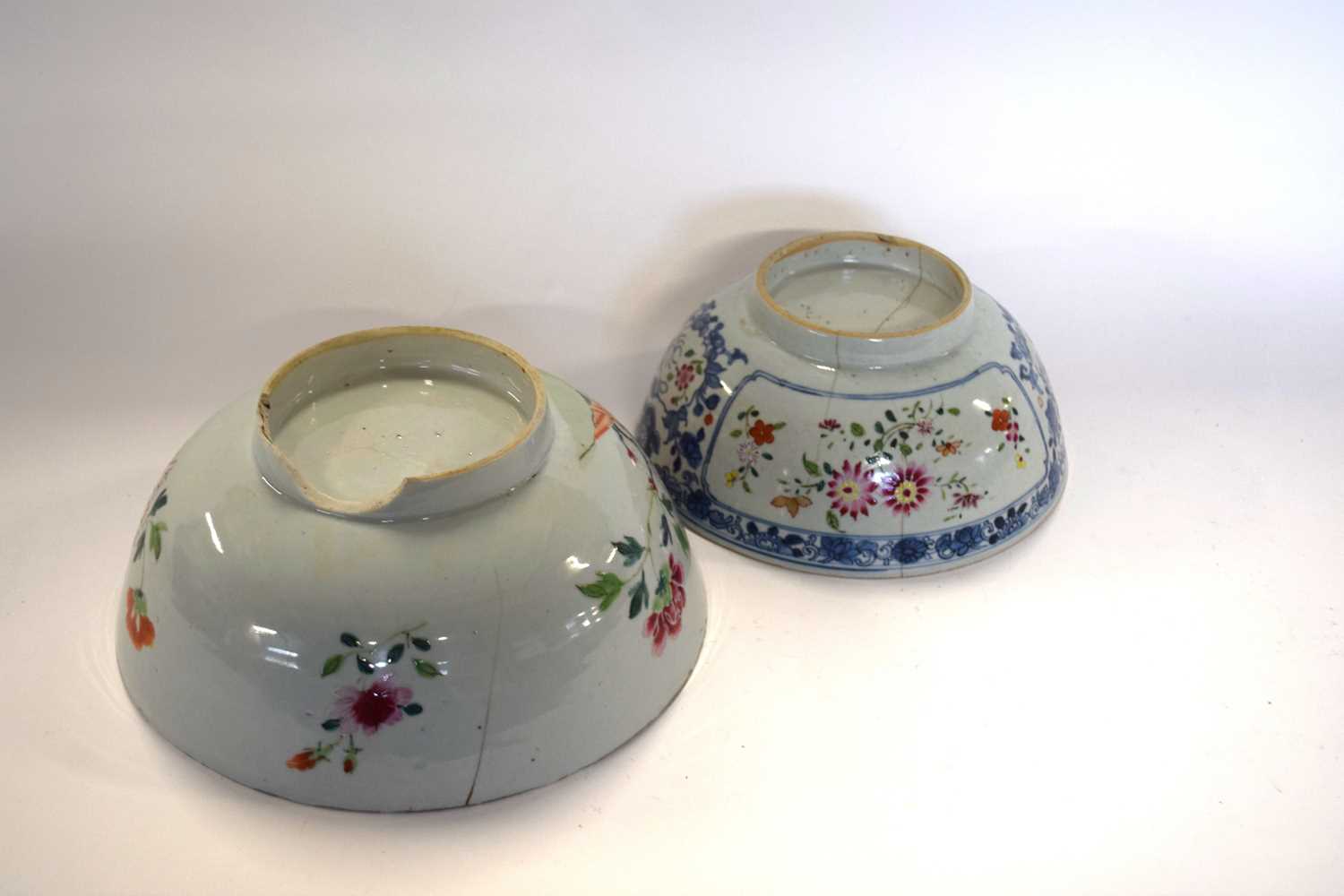 Two 18th Century Chinese porcelain bowls, both with floral designs (both a/f) - Image 3 of 3