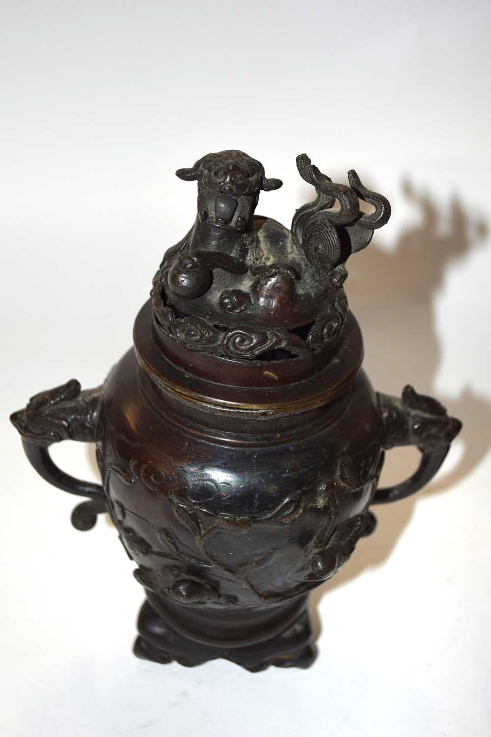 A pair of Chinese or Japanese bronze censers, both with dragon finials, 23cm high - Image 2 of 6