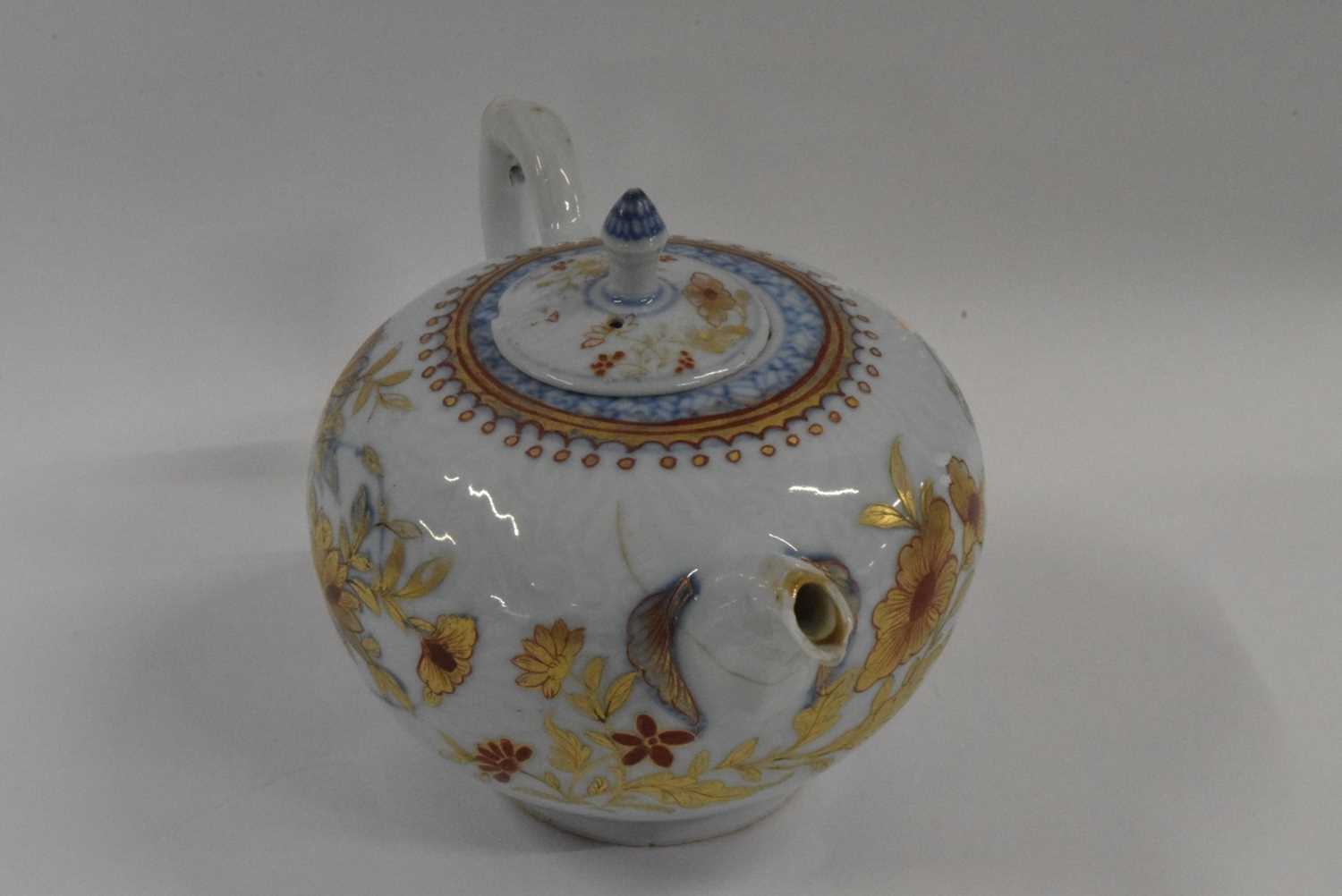 An 18th Century Chinese porcelain teapot and cover with an Imari design (chips to spout, handle - Image 4 of 4
