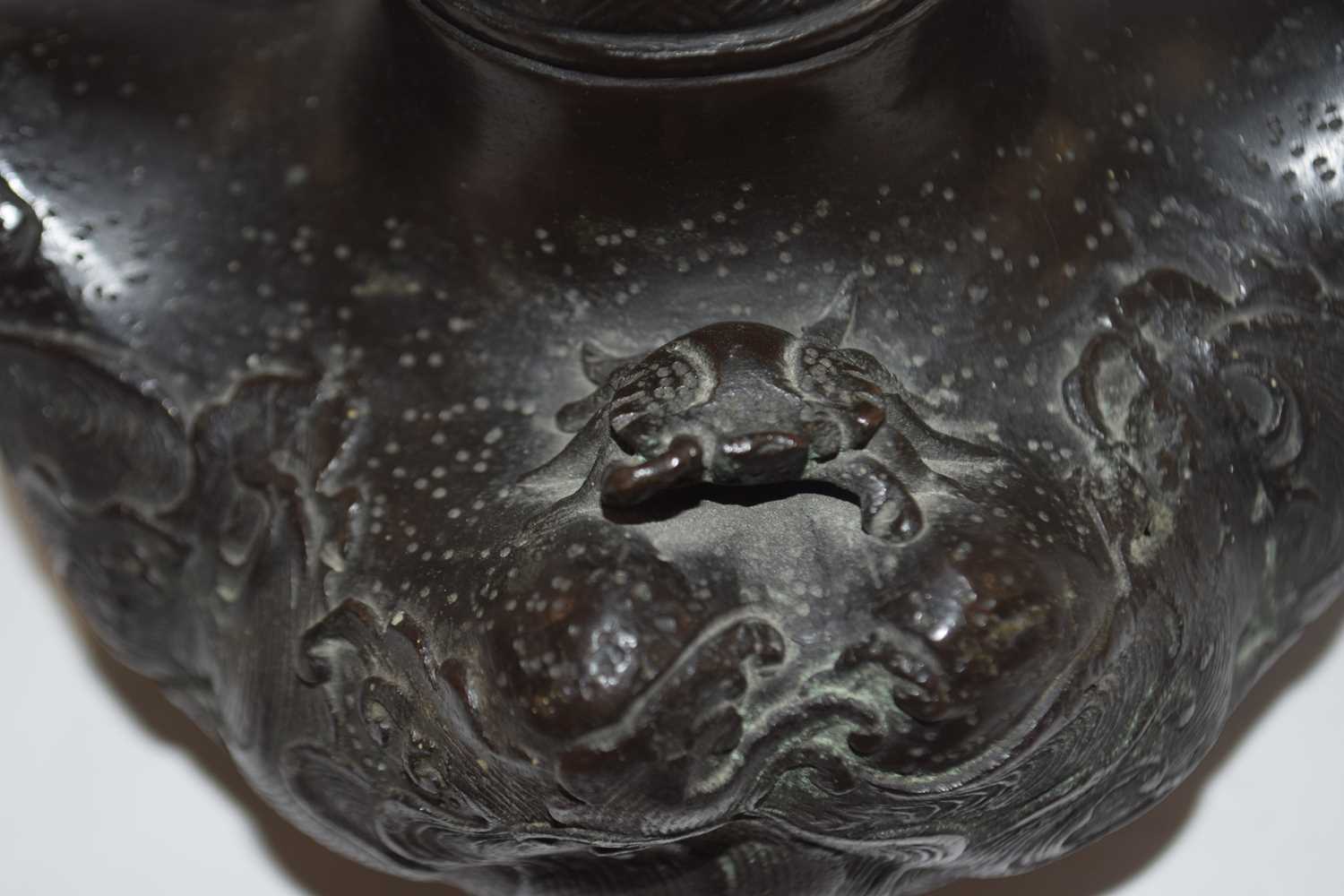 Japanese bronze vase - Image 5 of 9